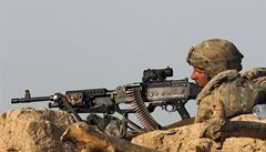 Rusov poprv pomohli USA v Afghnistnu, Karz se zlob